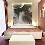 Ferrara Rooms לינה וארוחת בוקר 4*
