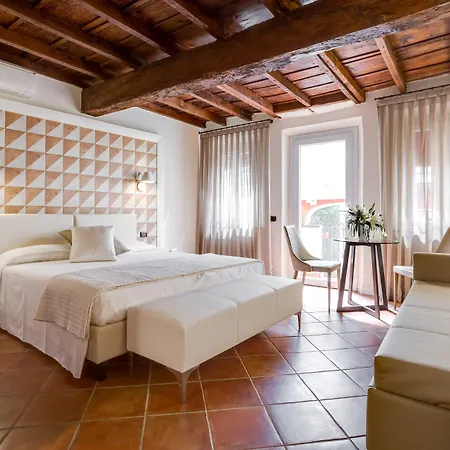 Ferrara Rooms לינה וארוחת בוקר