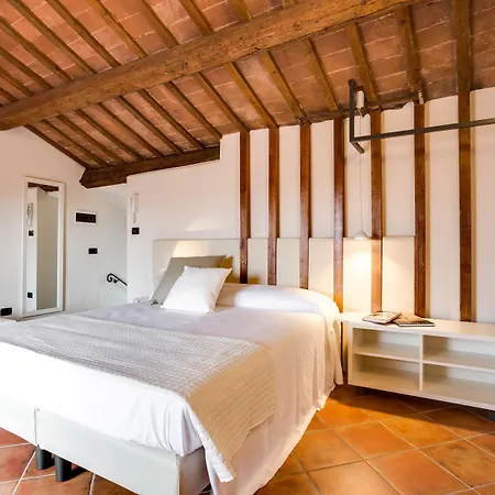 Ferrara Rooms 4* פררה