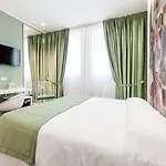 Ferrara Rooms Bed & Breakfast 4*