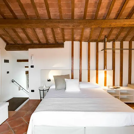 Ferrara Rooms Couette-café 4*