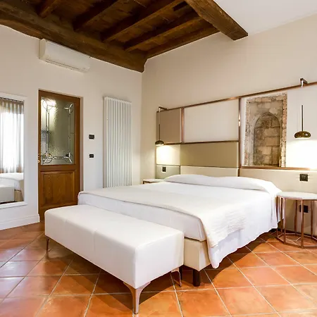 Ferrara Rooms Couette-café