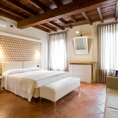 Couette-café Ferrara Rooms 4*